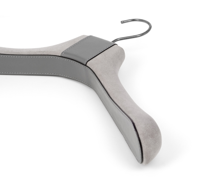 https://shop.pinetti.it/cdn/shop/products/Coat-Hanger-Suede_Pinetti_900x900.png?v=1636385860